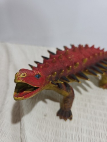 Modellino giocattolo dinosauro ANKYLOSAURUS UKRD vintage rosso giallo 13" - Foto 2 di 7