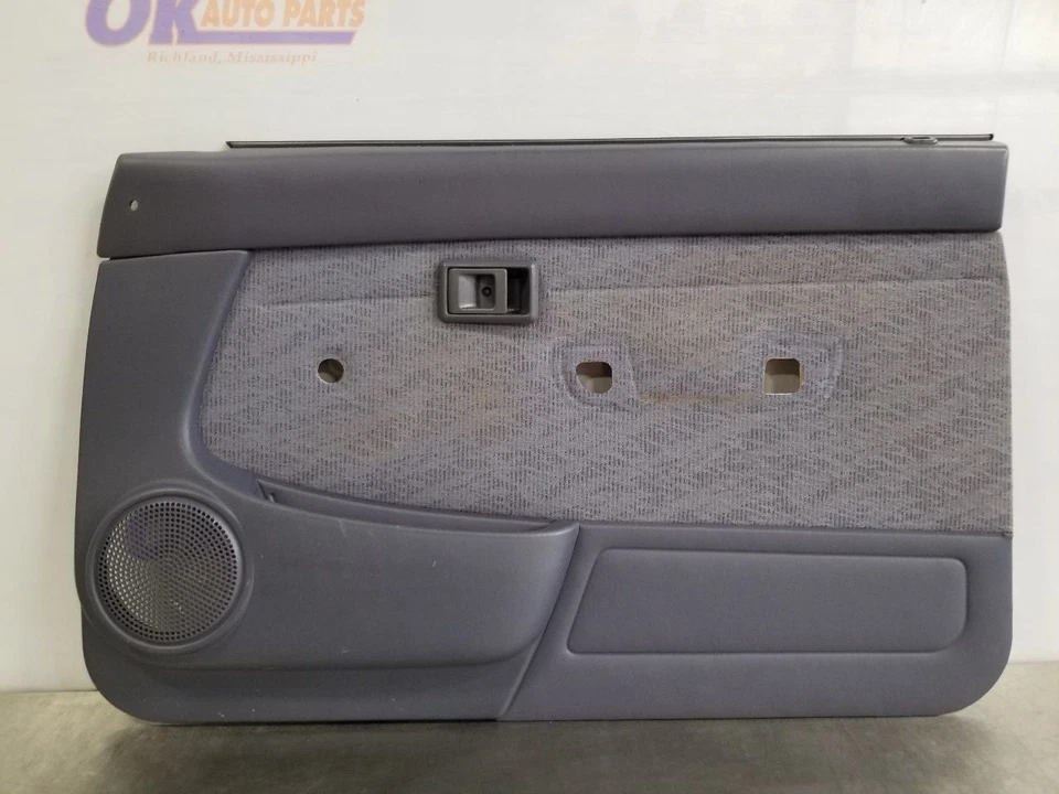 99 1999 TOYOTA TACOMA SR5 FRONT DOOR TRIM PANEL GRAY CLOTH RIGHT PASSENGER - Image 3 of 4