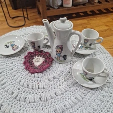 VINTAGE HOLLY HOBBIE miniature TEA SET 10 PIECE made in Japan!  Poodle