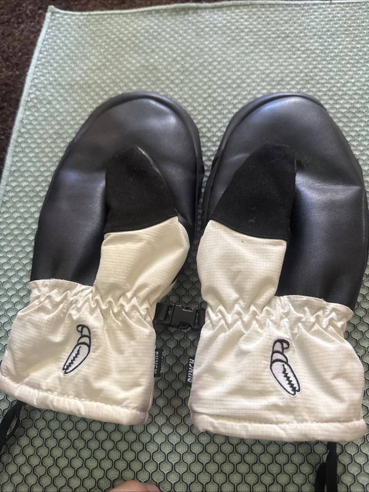 Crab Grab Large White Black Mittens Mitt MrCrabs 🦀 Krabby Patty Pro Model MENs? - Image 3 of 4