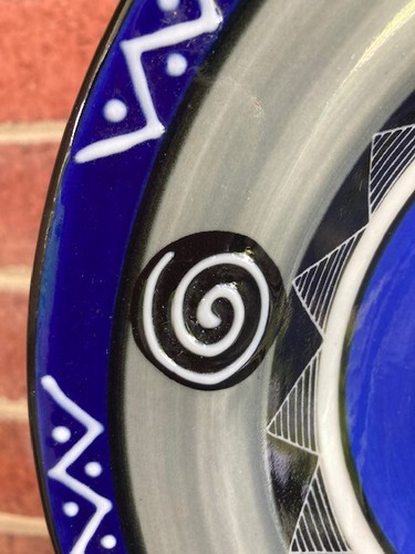 Signed Mfuneko Dingiswayo Hand CraftedArt Pottery Bowl Feather South Africa 2006 - Picture 3 of 7