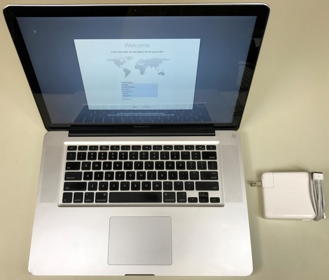 Apple MacBook Pro 15" A1286 2.66GHz Core 2 Duo 4GB RAM 320GB HDD 10.11 Late 2008
