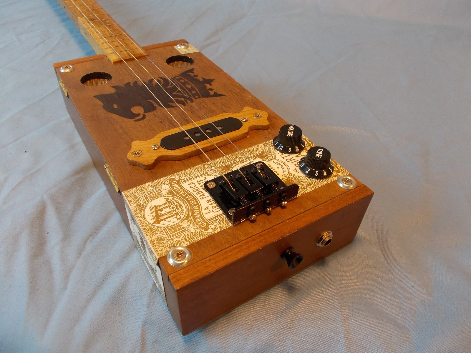 Cigarbox Cigarbox Cigarbox 3 string electric guitar Cigarbox Cigarbox Cigarbox 3 string electric guitar