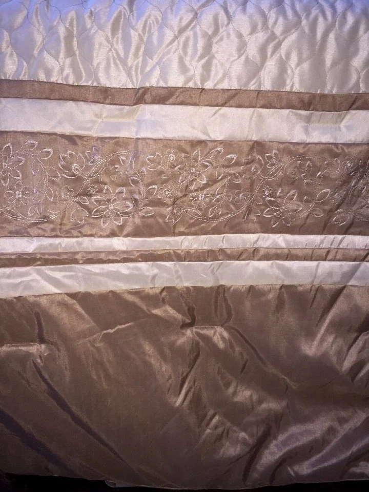 KING Size Victoria's Classics Bed Bedding 8 Pc Comforter Set Shams Pillows Set 8 - Image 3 of 4