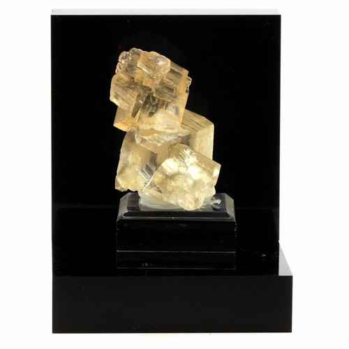 Calcite. 476.8 Ct. Jalgaon District, Maharashtra, India.