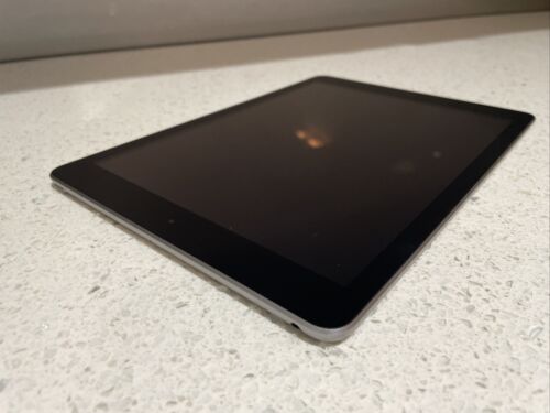 Apple iPad 5th Gen. 32GB, Wi-Fi, 9.7in - Space Grey, A1822, AU Stock - Picture 3 of 9