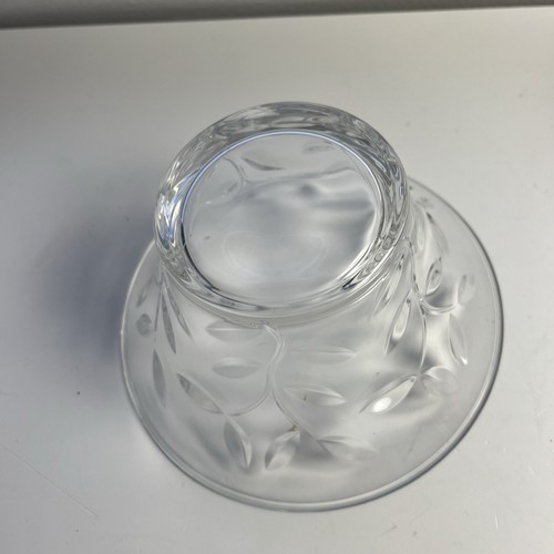 Oneida Laurus Flower 24% Lead Crystal Flared Top Candy Nut Bowl Trinket Dish - Picture 5 of 7