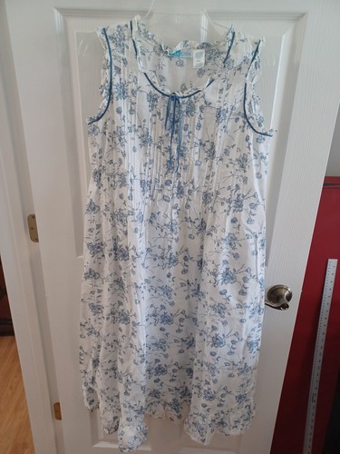 La Cera White & Blue Floral Cotton Sleeveless Pintuck Nightgown Small