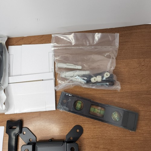 HDTV Wall Mount Bracket (max 30 lbs, 10~26", VESA 75x75/100x100) - Picture 4 of 8