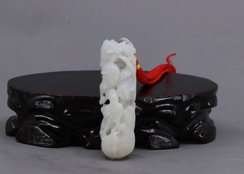 Chinesischer weißer Hetian Jade Anhänger mit Drachen, Ruyi, Erdnuss