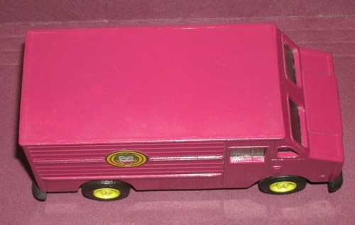 1/45 Scale 1960's Chevy Step Van P10 Diecast Joker Van (4.5") Ertl 2494 Pink - Picture 4 of 12