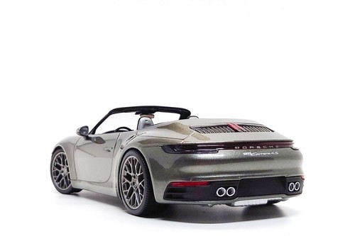 Minichamps 1:18 Porsche 911 Carrera 4S Cabriolet (992) in Aventuringrün met. - Bild 9 von 12