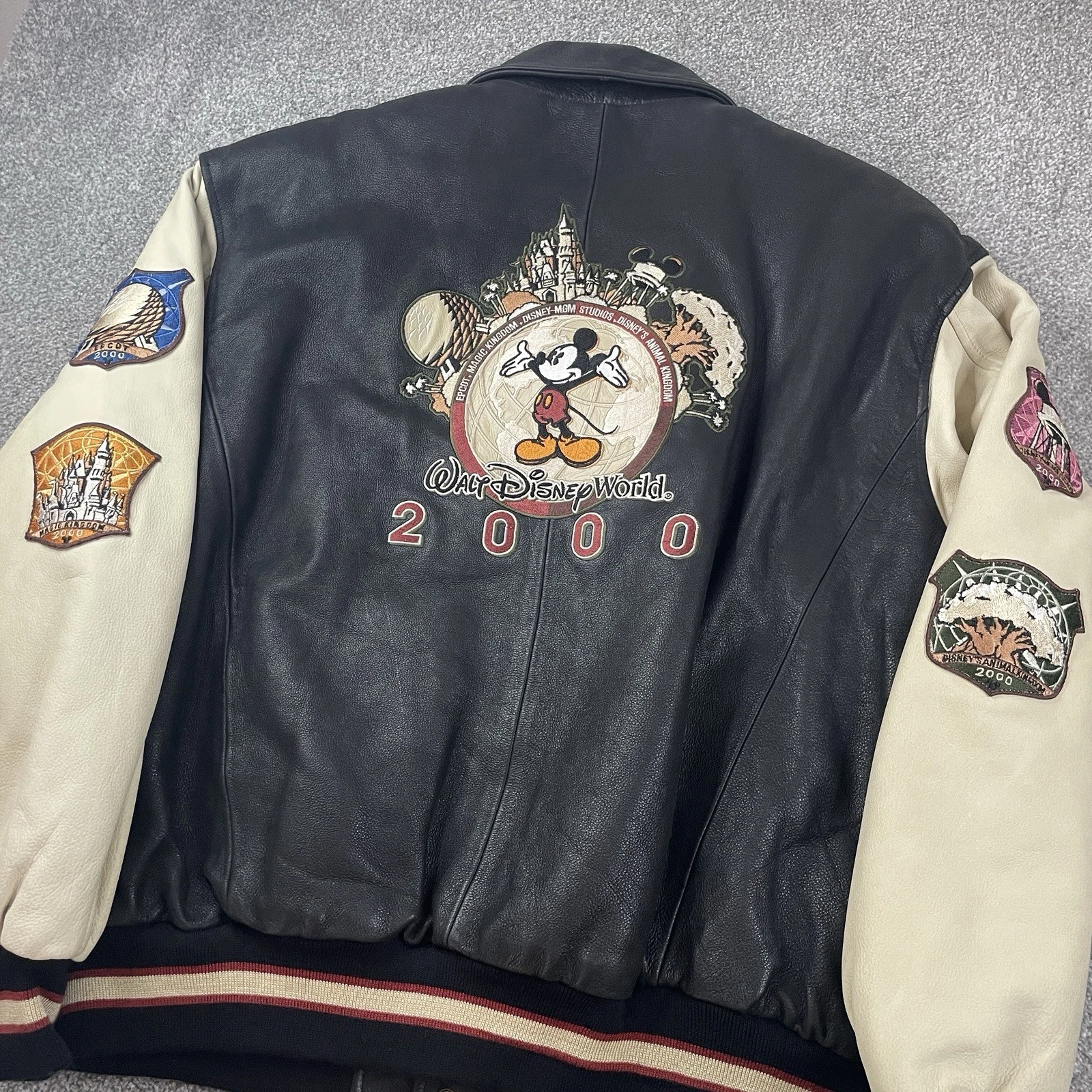 Vintage 2000 Walt Disney World Leather Varsity Bomber Jacket Member Patches Sz L - product detail image 2