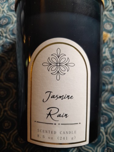 Jasmine Rain Scented Candle New 8.5 Oz Real Living Wood Top - Picture 2 of 5