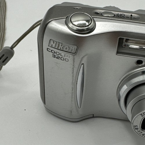 Nikon CoolPix E3200 fotocamera digitale 3,2 MP 3x zoom ottico con custodia - Foto 3 di 7