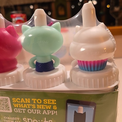 NUOVO Set 3 Good 2 Grow Juice Topper/Beccuccio Gabby's Dollhouse Cakey Gabby DJ Catnip - Foto 4 di 4