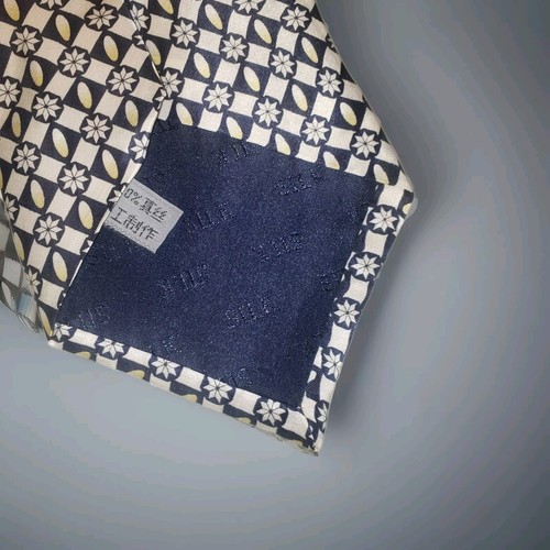 2 Vtg Italian Hugo Boss Neck Ties - Silk Luxury Designer Yellow & Floral Italy - Picture 7 of 11