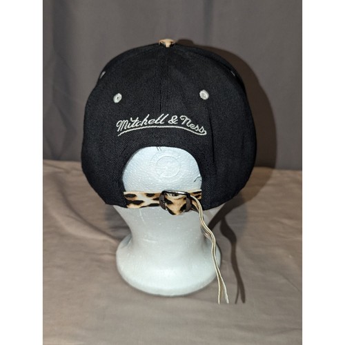 Sombrero Mitchell And Ness Ajustable OS Las Vegas Raiders Negro Estampado Animal Leopardo - Imagen 6 de 12