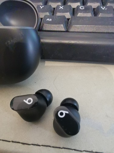 Beats by Dr. Dre Studio Buds + Wireless In-Ear-Kopfhörer Weiss - Bild 2 von 3