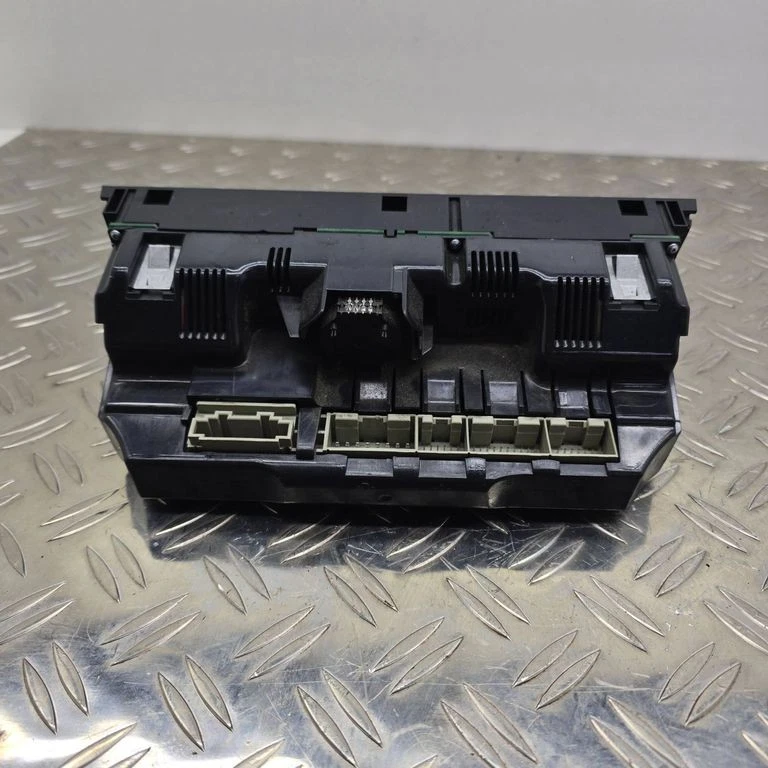 Unidad de control aire acondicionado Audi A6 Allroad C6 2007 Audi A6 4F1820043AB RVP22150 - Imagen 4 de 4