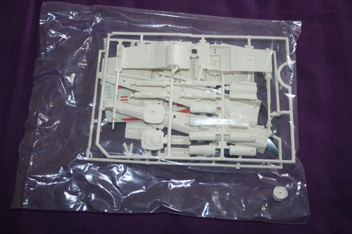 Airfi Star Wars ROTJ X-Wing Space Superiority Fighter 1:63 scale model kit 8932. - Picture 3 of 3