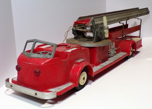 1950s Ideal 28" Fire Chief Engine Truck w/ Mechanical Aerial Ladder 3054 HS-A3 - Picture 3 of 6