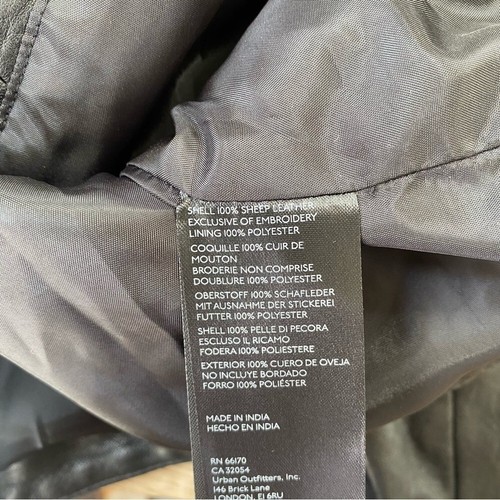 Chaqueta de moto de cuero Free People Mari bordada negra talla XS precio de venta sugerido por el fabricante 700 USD nueva con etiquetas - Imagen 15 de 16