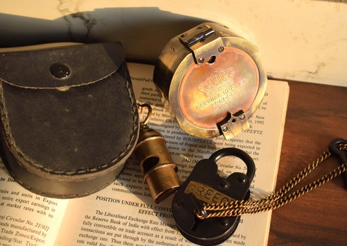 The Ultimate Navigation Aid: The Brunton Compass for Accurate Direction Finding - Picture 5 of 12