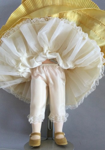 MADAME ALEXANDER JEAN INGRES GIRL 13 inch DOLL BOX AND STAND #1567 Blonde Doll - Picture 14 of 20