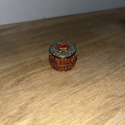Petite Boîte Pilulier Pierres Turquoise Et Corail En Laiton - Picture 5 of 7
