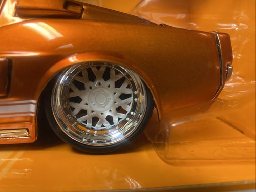 JADA TOYS 1967 FORD MUSTANG SHELBY Metallic ORANGE /Upgraded Chrome & White Rims - Picture 7 of 13