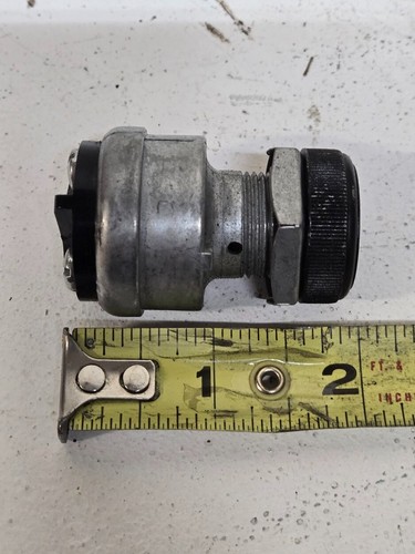 5 Quantity of 3 Position Switches (5 Quantity) - Picture 5 of 9