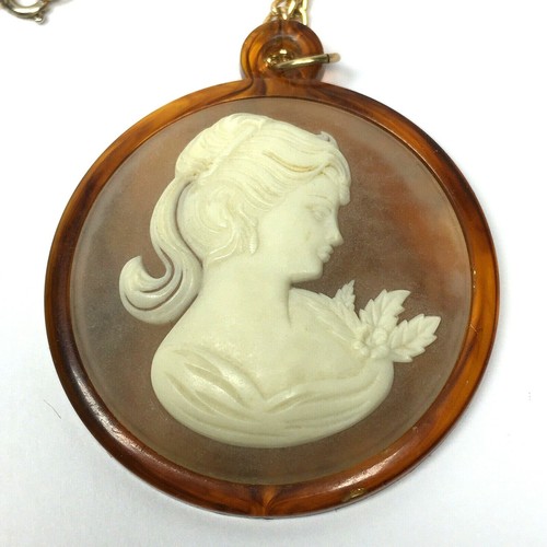 Collana con ciondolo cammeo plastica antica - Foto 4 di 12