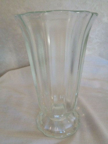 Clear Ribbed Flared Flower 8” Heavy Vase (#4220) - Picture 4 of 8