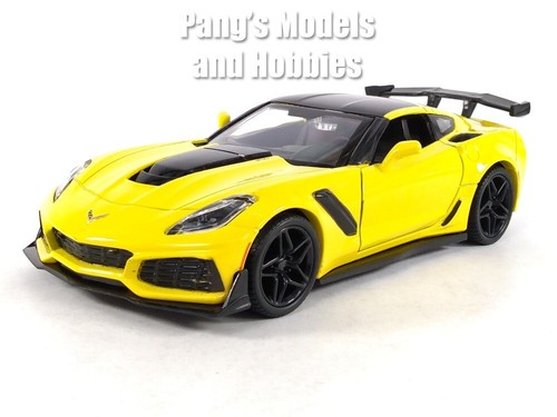 Chevrolet Corvette C7 ZR1 2019 modelo diecast escala 1/24 de Showcasts - amarillo - Imagen 2 de 10