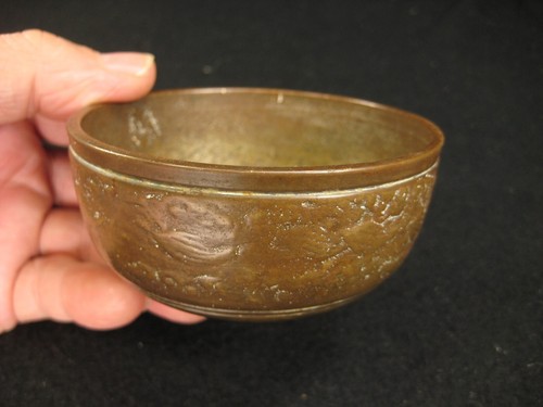 ANTIKE JAPANISCHE MEIJI ÄRA um 1870 BRONZE BUDDHISTISCHER SCHREIN GLOCKENSCHALE RELIEFBILD