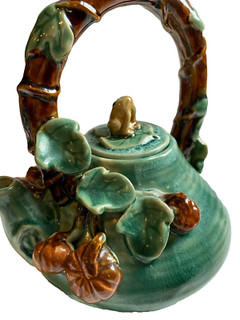 Vintage Decorative Ceramic Green Teapot Ivy Vine Frog On Lid Majolica style