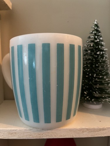 Vintage HAZEL ATLAS *RED CANDY STRIPE* Milk Glass Coffee Mug *Blue* - Picture 4 of 9
