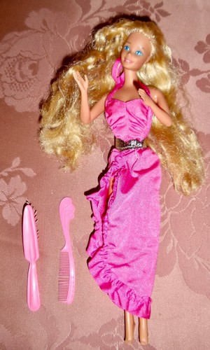 BAMBOLA BARBIE TWIRLY CURLS vintage epoca superstar in OUTFIT ORIG 1982 con anello PENNELLO PETTINE