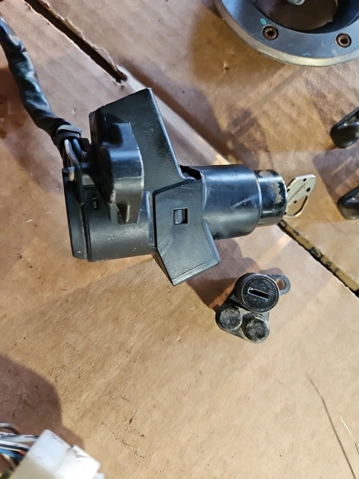 03 Kawasaki EX500 Ninja 500R OEM Complete Lock Set Ignition Gas Cap Sides W Key - Image 3 of 4