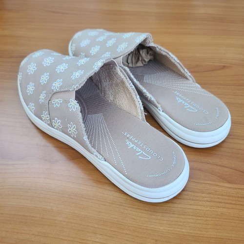 Clarks Women's Cloudstepper Flowers Skip On Loafer Multicolo 8 Canvas - Picture 2 of 6