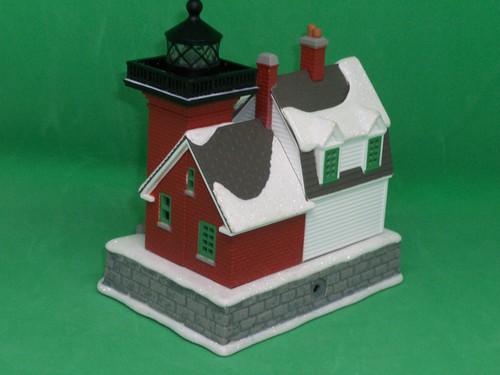 Faro de vacaciones Hallmark 2025 14th - iluminado - nuevo en caja - Imagen 14 de 21