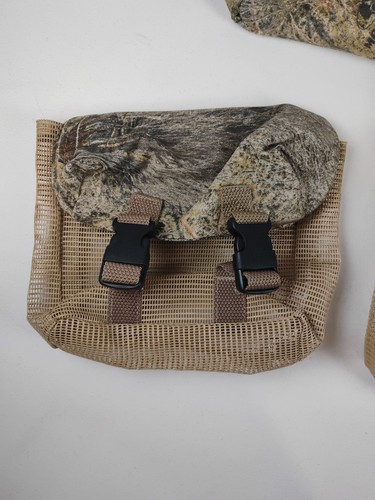 PRIMOS HUNTING CALLS SLING HUNTING BAG CAMO Clips And 2 Mini Bags Excellent Cond - Picture 2 of 15