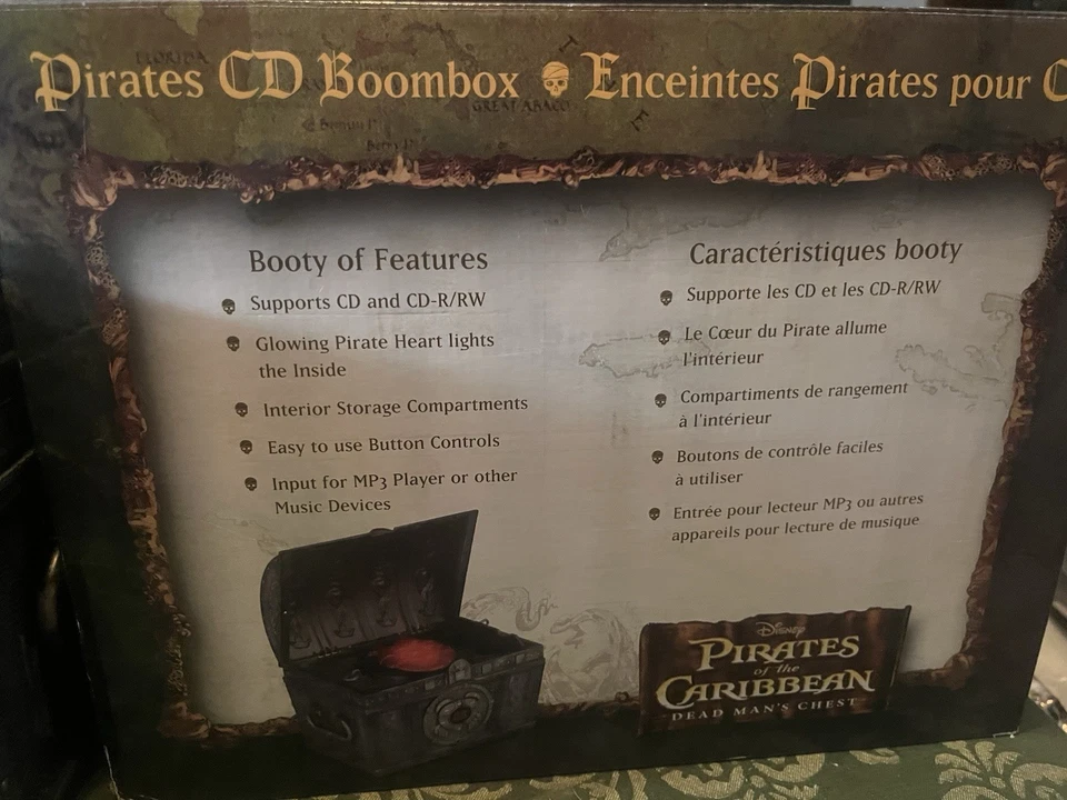 Disney Piratas del Caribe Reproductor de CD Cofre del Hombre Muerto con Corazón Brillante Funciona Foto 4 de 4