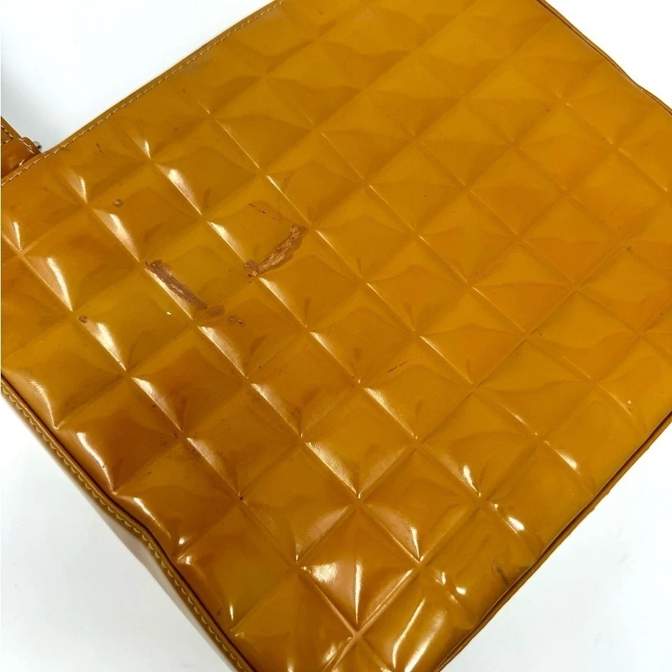 Bolso de Hombro Chanel Barra de Chocolate Marca de Coco Beige Charol Foto 4 de 4