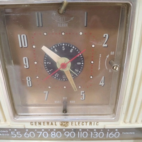 General Electric GE Radio Alarm Clock Model 546PH Tube Vintage 1950's PARTS ONLY - Picture 9 of 14