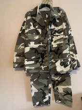 CAMO Trousers & Jacket Cargo Buttons Adjustablle Waist Adjustable Length Size M