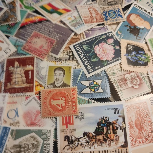 100 + Worldwide Stamps - Bild 2 von 16