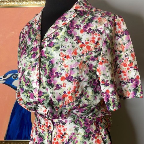 Neu ohne Etikett Satin Blumen Shorts und Bluse Set Größe Large Knopfleiste hohe Taille Outfit - Bild 2 von 2