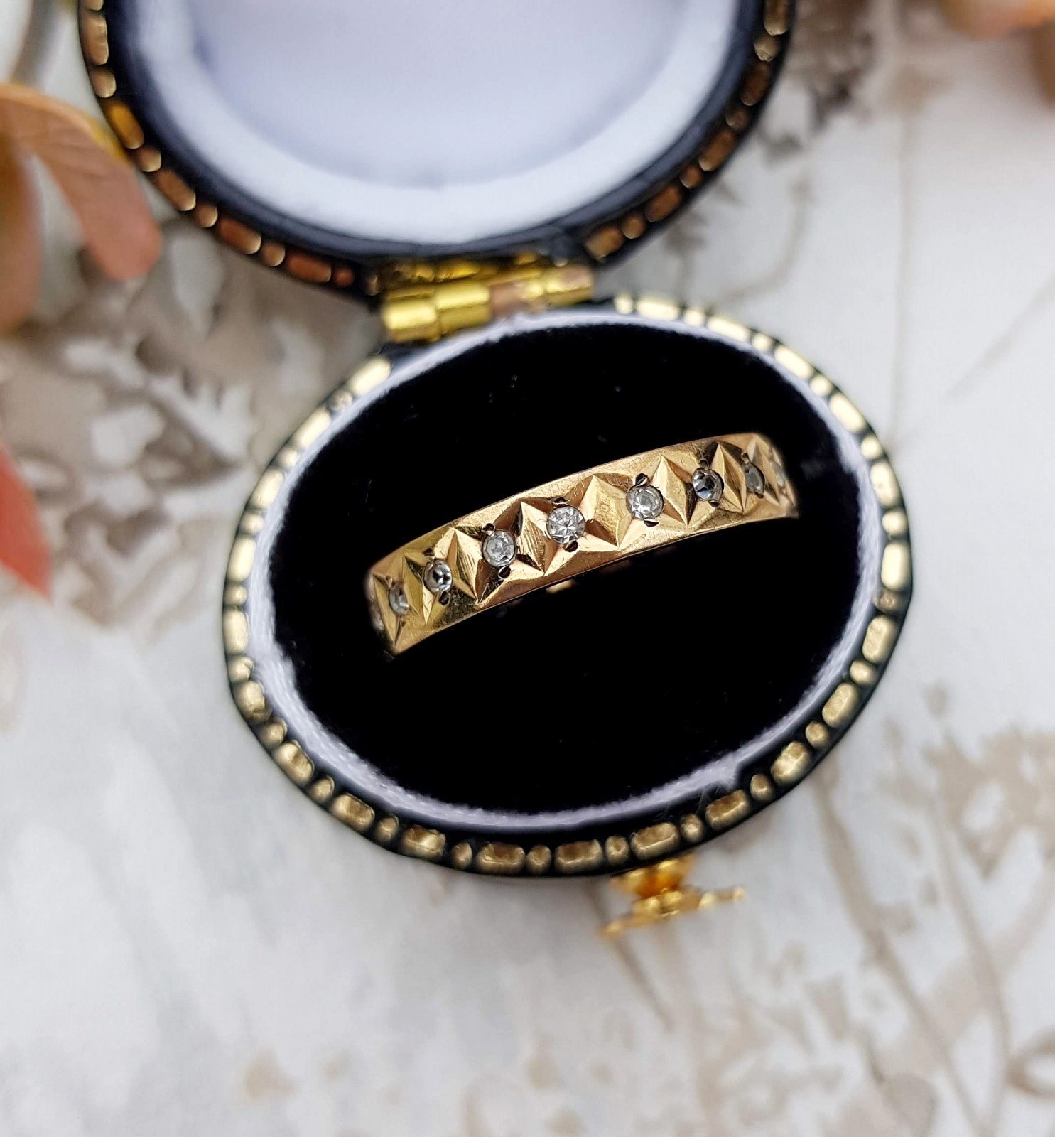 VINTAGE 1965 9ct 9ct 9ct oro giallo spinello Pietre Preziose Eternity Fede Nuziale Anello Dimensione N 136f0e VINTAGE 1965 9ct 9ct 9ct oro giallo spinello Pietre Preziose Eternity Fede Nuziale Anello Dimensione N 136f0e
